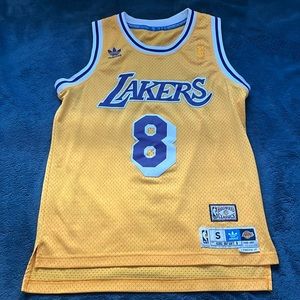 Kobe Bryant Addias hardwood classics lakers home jersey. Mens small